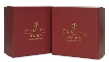 กล่องสีแดง พิมพ์โลโก้ PEMIKA/ข้อความ ปั๊มฟอยล์สีทองเงา