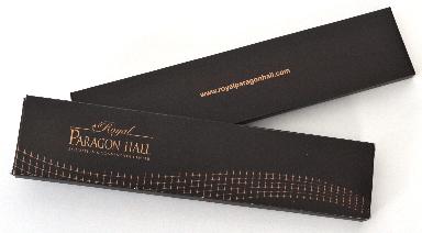 กล่องใส่ดินสอ Royal PARAGON HALL โดย รอยัล พารากอน เอ็นเตอร์ไพร์ส
กล่องกระดาษขนาดสำเร็จ กว้าง 18 x สูง 4 x หนา 1 ซม..
