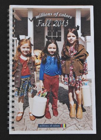 หนังสือ Million of Colors Fall 2013 เป็นหนังสือแฟชั่นเสื้อผ้าเด็กในชุดฤดูใบไม้ร่วง