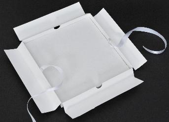 กล่องกระดาษ กล่องล่างใช้กระดาษอาร์ตการ์ดหน้าเดียว 350 แกรม สีขาว เคลือบลามิเนตด้าน 1 หน้า