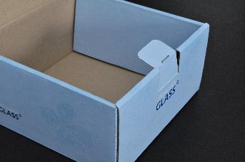 ตัวกล่องด้านใน เป็นกล่องกระดาษลูกฟูกสีน้ำตาล
3 ชั้น ( ลอน E ) เป็นลอนกระดาษที่ค่อนข้างเล็ก
และแข็งแรง สามารถรองรับน้ำหนักสินค้าได้พอสมควร