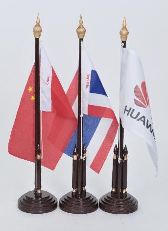 ธงประกอบติดเสาไม้ 3 แบบ โดย บริษัท Huawei Tech Investment จำกัด
