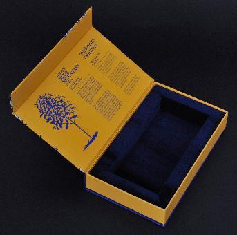กล่องใส่สินค้ด้านในซิลค์กระดาษกล่องแป้ง ประกบผ้ากำมะหยี่สีน้ำเงิน ไดคัทช่องว่างสินค้า
