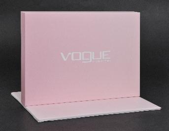 ป้ายสินค้า Standee Vogue eyew โดย คัลเลอร์ดอค (ประเทศไทย)
ขนาดสำเร็จ 29.7 x 21 ซม.
