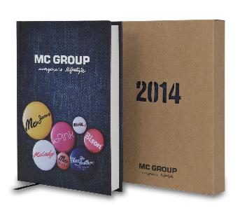 ชุดไดอารี่ 2014  ของขวัญปีใหม่ โดย Mc Group 
ขนาดสำเร็จประมาณ A5  15 x 22 ซม.
กล่องกระดาษคราฟ สีน้ำตาล