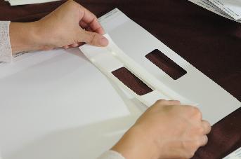 การผลิตถุงกระดาษไดคัทตามแบบ ประกอบขึ้นรูปส่วนหูหิ้ว