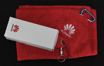 ผ้าขนหนูเนื้อหนานุ่ม เกรด เอ
สีแดง พร้อมปักลายโลโก้ Huawei สีขาว
มุมบน ตอกตาไก่สำหรับ ห้อยพวงกุญแจ