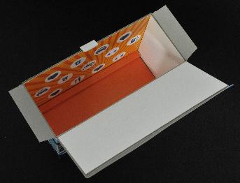 ด้านในกล่อง
ใช้กระดาษปอนด์ สีขาว 80 แกรม
พิมพ์ด้วยระบบออฟเซ็ท 4 สี 1 หน้า
