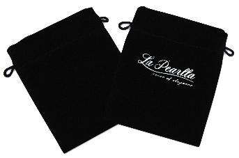 ถุงผ้ากำมะหยี่โดย La Pearlla ผู้ผลิตเครื่องประดับจากไข่มุกและคริสตัล ขนาดประมาณ 8.5 ซม. x สูง 10 ซม.