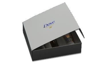 กล่อง Gift set Dove Nutritive Theraphy 
กล่องกระดาษแข็งห่อจั่วปัง ทรงสี่เหลี่ยมจัตุรัส 
ขนาดประมาณ 25 x 25 x 6 ซม.
ใบห่อกระดาษอาร์ต 120-130 แกรม
พิมพ์ 1 สี 1 หน้า