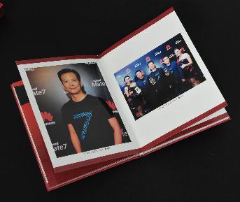 หนังสือปกแข็งห่อ Huawei Photobook โดย Mr.Yang Shu