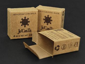 กล่องบรรจุเครื่องสำอางค์ บอซ่า  โดย บอซ่า
กล่องกระดาษคราฟสีน้ำตาล
ขนาดกล่องสำเร็จ 5 x 5 x 2.3 ซม.
กระดาษ KRAFT PACK สีน้ำตาล