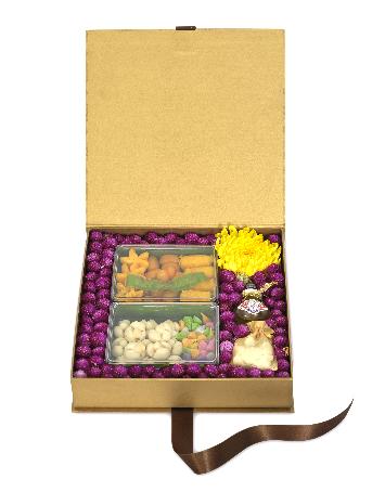 Gold gift box , A beautiful gift box for special persons or special occasions, such as Songkran New Year's Day of Thailand

