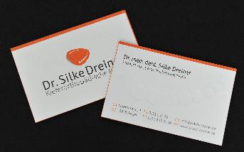 นามบัตรปะประกบพิเศษ โดย Alex Duffner Design 
พิมพ์ 2 สี (ส้ม , ขาว )
sport UV โลโก้สีส้ม ด้านหน้า ( sport UV สีเนื้อกระดาษ )