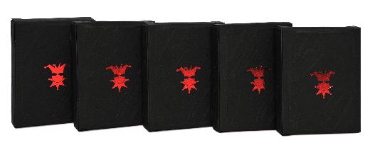 กล่องกระดาษสีดำ
ขนาดกล่องสำเร็จ 6.8 x 8.9 x 1.6 ชม.
โลโก้ปั้มฟอยล์ สีแดง
ตัวกล่องมีการปั้มนูนน