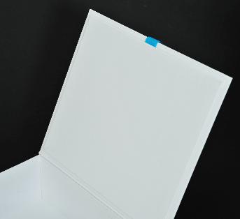 กล่องผลิตภัณฑ์ เซ็ทกลางDE COCO โดย คุณภัทร
ด้านในของกล่อง
ฝาบนมีการปะแผ่นกระดาษแข็ง
พร้อมห่อด้วกระดาษอาร์ต สีขาว 1 แผ่น
สำหรับรองฝาบนให้แข็งแรงยิ่งขึ้น