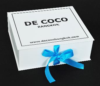 กล่องผลิตภัณฑ์ เซ็ทกลางDE COCO โดย คุณภัทร
กระดาษอาร์ต  130 แกรม
ด้านนอกพิมพ์ 1 สี 1 หน้า
เคลือบลามิเนตด้าน 1 หน้า