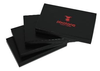 ขนาดกล่องสำเร็จ  25 x 15.5 x 1.5 cm.
ใบห่อกระดาษพิเศษ  PVC 1099 Black 
ปั้มฟอยล์สีแดง ตำแหน่งโลโก้
