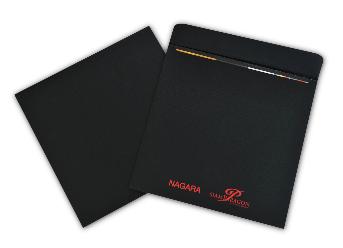 ซองการ์ดสีดำ
กระดาษ Gokanshi สีดำ 
ปั้มฟอยล์ สีแดงเงา
