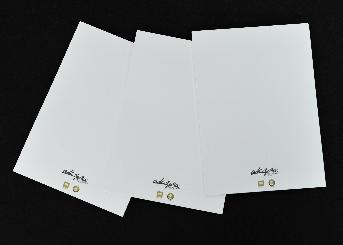 สมุดโน๊ต Guest note pad AKARIN โดย แมเนอร์ สวีทส์ (เชียงใหม่)
ขนาดเล่ม 10.3 x 14.5 ซม. (แนวตั้ง)
กระดาษปอนด์ พิมพ์ 4 สี 