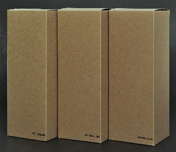 กล่องสำหรับใส่ขวดน้ำ PENDULUM  โดย เพนดูลัม
กล่องกระดาษคราฟสีน้ำตาล ปั้มฟอยล์โลโก้
ขนาดกล่องสำเร็จประมาณ 10 x 10 x 30 ซม.