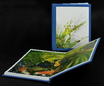 หนังสือปกแข็งห่อผ้าฝ้ายสีฟ้าเบอร์ 76 ใบแปะหน้าปก
กระดาษอาร์ตการ์ด 300 แกรม
