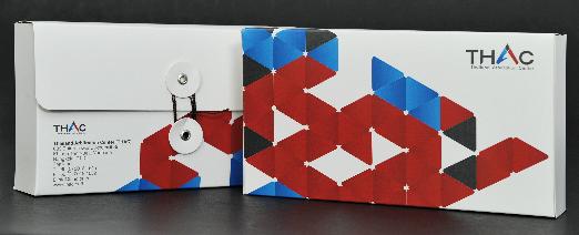 กล่องกระดาษติดตาไก่กับฝาและตัวกล่อง ร้อยเชือกคล้อง