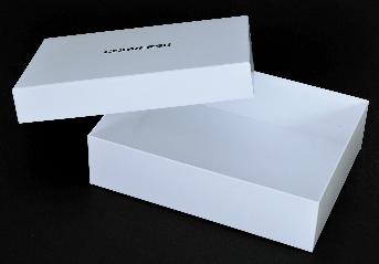 ขนาดกล่องสำเร็จ 13 x 9.5 x 3.5 นิ้ว ( 33.02 x 24 x 8.89 ซม.)
ด้านในเป็นพื้นขาว ไม่มีพิมพ์ ไม่มีชิ้นซัพพอต