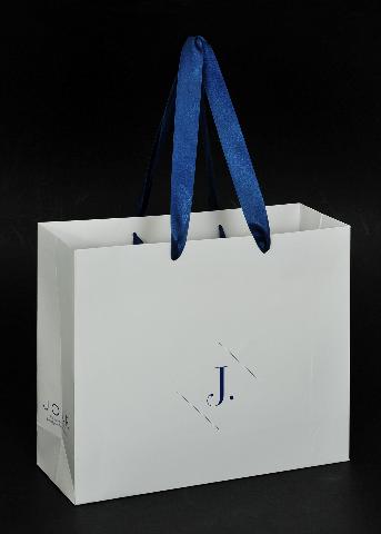 ถุงกระดาษสวยสีขาว JOUR ถุงใส่กล่องรองเท้า โดย CAMIO LOVE ขนาดถุง 30.48 x 30.48 x 10.16 ชม.
