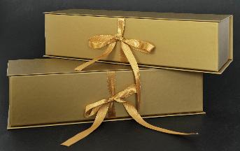 กล่องกระดาษแข็งห่อ ติดริบบิ้นสีทองสวยหรู สำหรับผูกโบว์ปิดฝากล่องได้แน่นสนิท