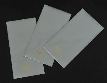 ซองกระดาษอาร์ตการ์ดสีเงินเมทัลลิค ปั๊มฟอยล์สีทอง GG5 ที่โลโก้ 1 ตำแหน่ง