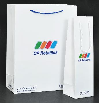  ถุงกระดาษ CP Retailink 2 ขนาด พิมพ์โลโก้ 4 สีที่หน้าถุง 