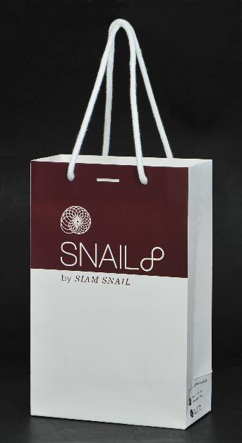 ถุงกระดาษใส่เครื่องสำอาง แบรนด์ SNAIL8 โดย บริษัท สยามสเนล จำกัด ผู้เชี่ยวชาญผลิตภัณฑ์เพื่อความงาม