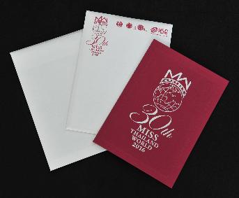 Invitaion card  30 year Miss Thailand World 2016  ชุดการ์ดเชิญ โดย BEC-TERO
ด้านหน้า ใช้กระดาษพิเศษ สีแดง Rainbow 118 แกรม, ปั้มฟอยล์โลโก้สีเงิน  สีเงินเงา, ปั้มนูน กรอบสี่เหลี่ยม
ด้านหลัง  ใช้กระดาษพิเศษ Glintt สีขาว 280 แกรม, พิมพ์ดิจิตอล 1 หน้า
จั่วปังความหนา 1.60 มิล