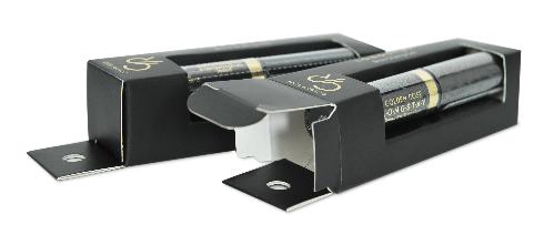 กล่องมาสคร่า 
ตัวกล่องถูกออกแบบมาให้โชว์ชิ้นสินค้าด้านนอก
กระดาษอาร์ตการ์ด 270 แกรม
พิมพ์ตีพื้นสีดำ  ด้านหน้าโลโก้ปั้มฟอยล์สีทอง