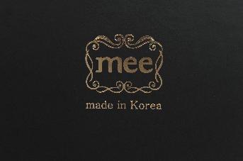 กล่องสีดำ พิมพ์โลโก้ mee /ข้อความ made in korea ปั๊มฟอยล์สีทอง