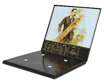 กล่องใส่ CD เพลงพระราชนิพนธ์ จำนวน 4 แผ่น กล่องกระดาษจั่วปัง ขนาด 29 X 29 X 1 ซม.  