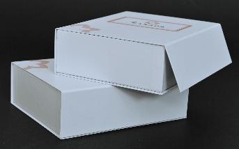 กล่องกระดาษแข็งห่อ แบบฝาเปิด-ปิดแม่เหล็ก ปั๊มไดคัท ขึ้นรูปกล่อง