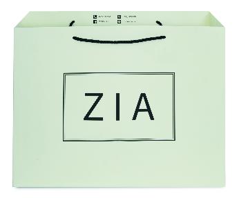 ถุงกระดาษใส่สินค้า พิมพ์โลโก้ ZIA สีดำ ในกรอบสีเหลี่ยมสีดำ เชือกหูถุงสีดำ
