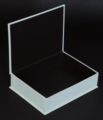 ่กล่องกระดาษจั่วปัง ซิลค์สกรีนโลโก้สีดำที่หน้ากล่อง
ด้านในบุกระดาษพิมพ์สีน้ำตาล