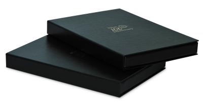 กล่องกระดาษแข็ง ห่อกระดาษ PVC สีดำขนาด 135 แกรม 
พิมพ์โลโก้ Nikon ปั๊มฟอยล์สีดำและปั๊มนูน 