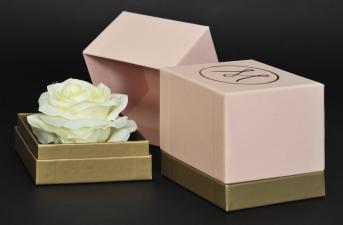 กล่องจั่วปัง ห่อกระดาษอาร์ตมัน 115 แกรม กล่องฝาบนสีชมพู กล่องฝาล่างสีทอง 