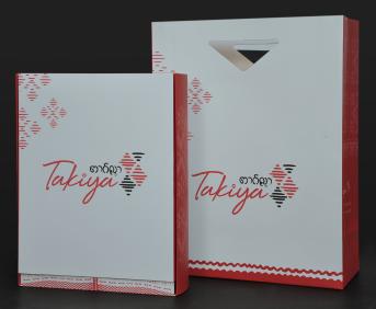 ชุดกล่องกระดาษ/ถุงกระดาษสีขาวพิมพ์ลายสีแดง โดยผลิตภัณฑ์ชุมชน Takiya 