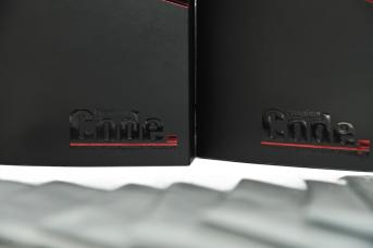 กล่องสีดำ พิมพ์โลโก้ Code เพิ่มเทคนิคปั๊มนูน