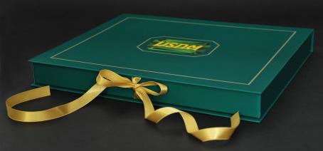 กล่องใส่ของขวัญ กล่องสีเขียว ติดริบบินสีเหลือง