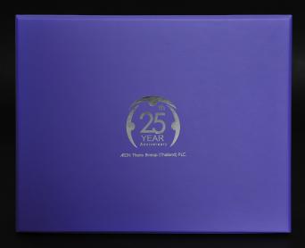 กล่องบรรจุภัณฑ์สีม่วง  โลโก้ปั๊มฟอยล์สีเงินเงา เคลือบลามิเนตด้าน 1 หน้า 