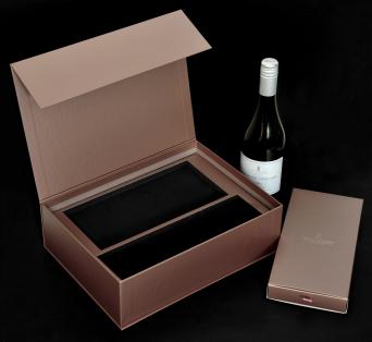 กล่องของขวัญ 2 กล่อง สีชมพูทองเมทัลลิค เคลือบลามิเนตด้าน