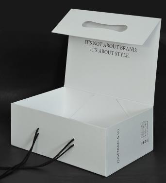 กล่องใส่สินค้าแฟชั่น กล่องสีขาวใบใหญ่ ขนาด 40 x 30  หนา 15 ซม. ไดคัทช่องที่ฝาปิด