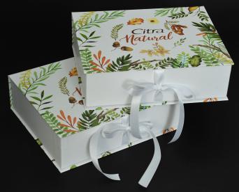กล่อง Gift box โดย Citra Natural พิมพ์ลายกราฟิก ติดริบบิ้นสีขาว