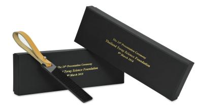 กล่องกระดาษแข็งห่อกระดาษ Burano สีดำ 90 แกรม
ฝาครอบ พิมพ์โลโก้ปั๊มฟอยล์สีทอง